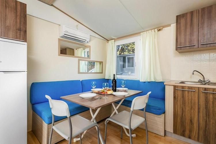 Mobile Home Mediteran Superior By The Pool In Caravan Park Strasko, โนวาลยา ภายนอก รูปภาพ