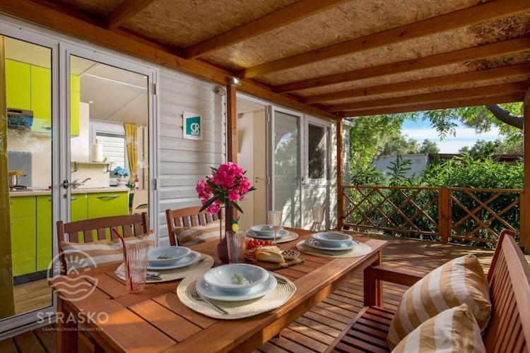 Mobile Home Mediteran Superior By The Pool In Caravan Park Strasko, โนวาลยา ภายนอก รูปภาพ