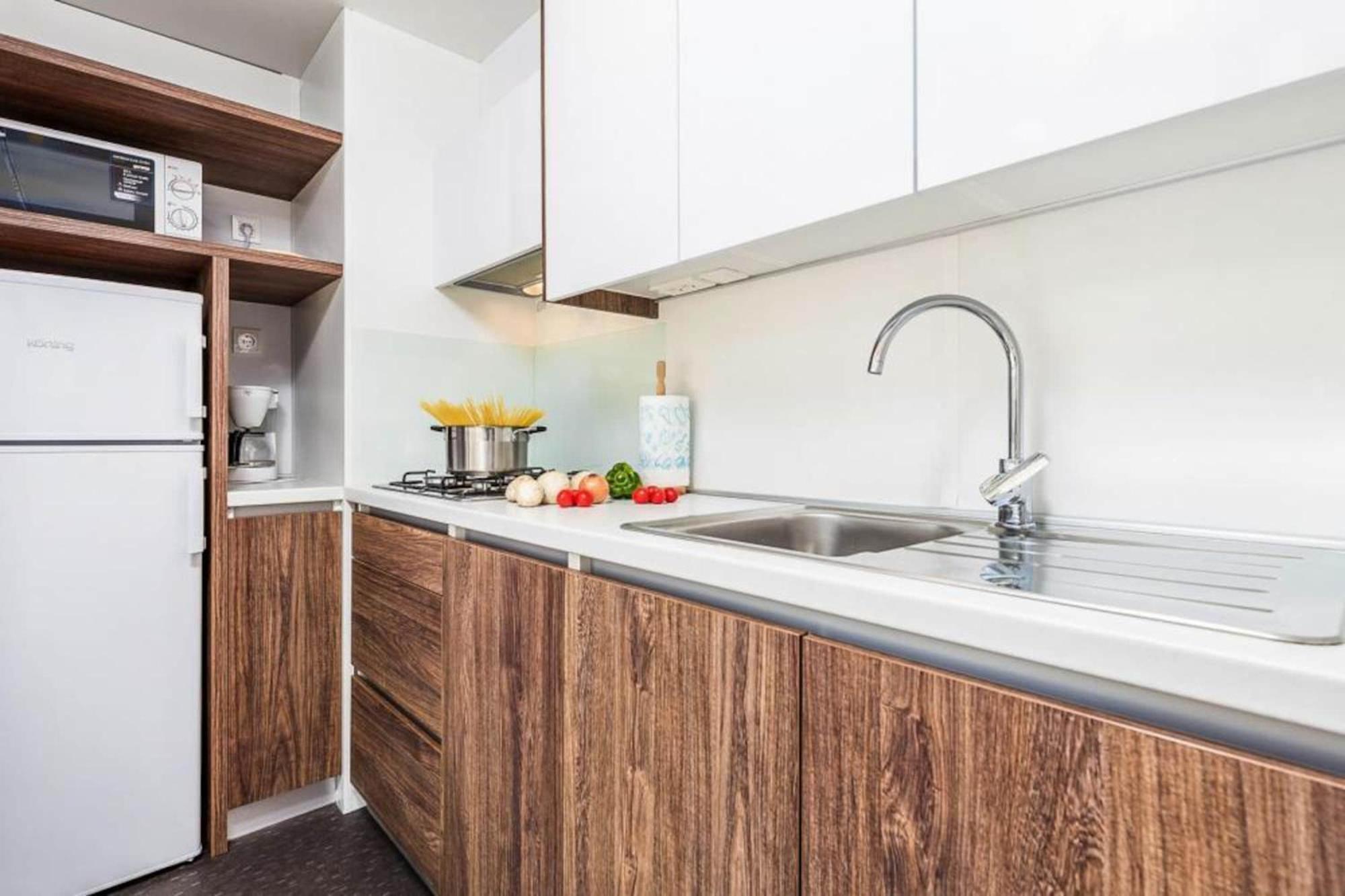 Mobile Home Mediteran Superior By The Pool In Caravan Park Strasko, โนวาลยา ภายนอก รูปภาพ