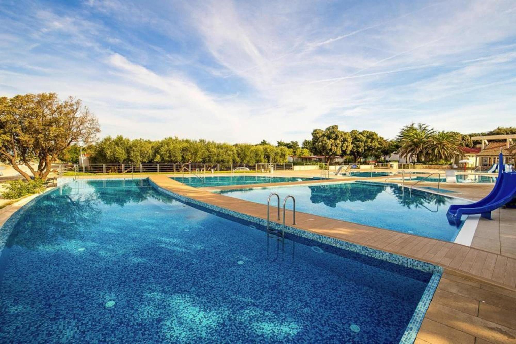 Mobile Home Mediteran Superior By The Pool In Caravan Park Strasko, โนวาลยา ภายนอก รูปภาพ