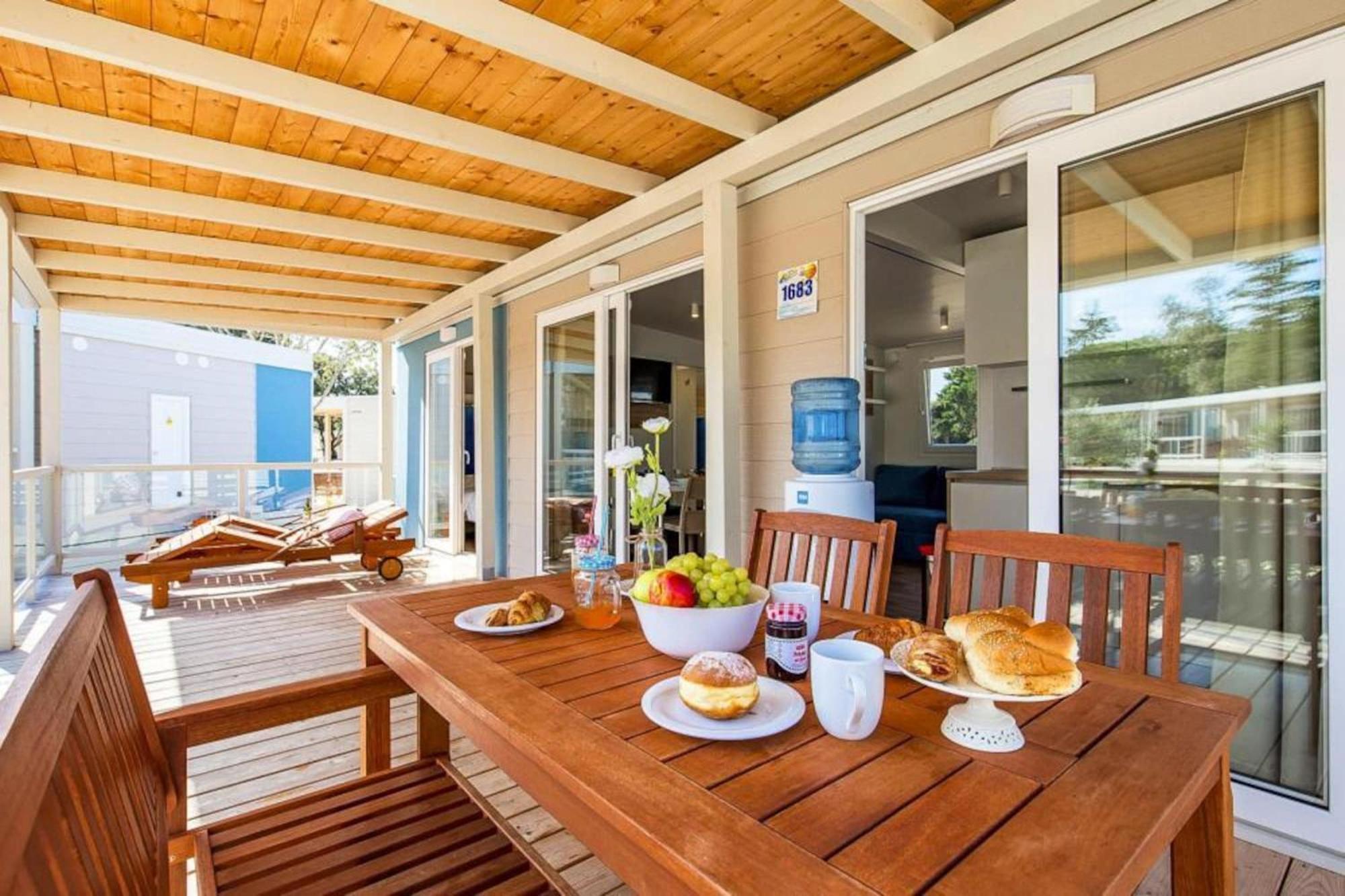 Mobile Home Mediteran Superior By The Pool In Caravan Park Strasko, โนวาลยา ภายนอก รูปภาพ